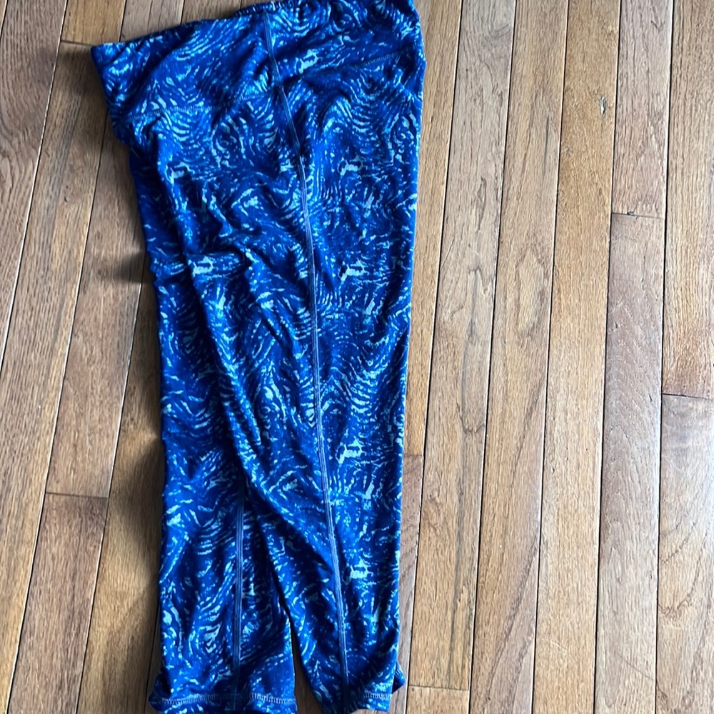 Cropped Athleta leggings.